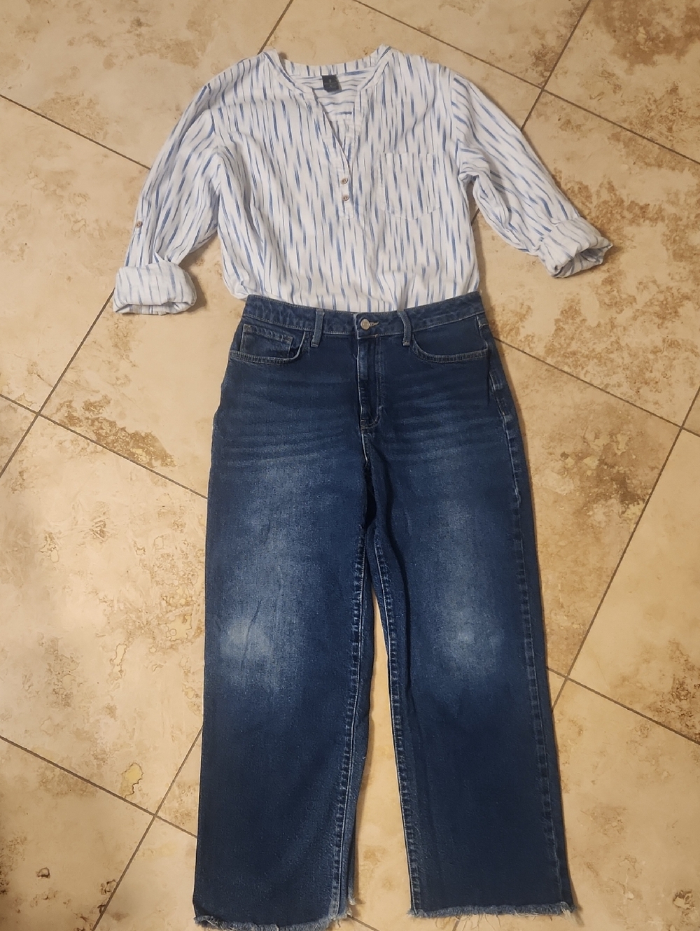 Forever 21 Women's High-Rise Straight Jeans in Dark Blue Wash